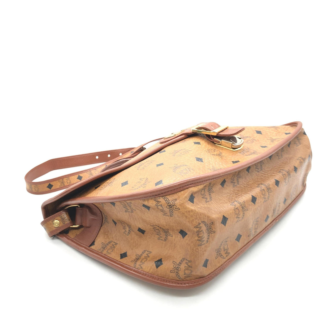 Vesutos Leather Messenger Bag