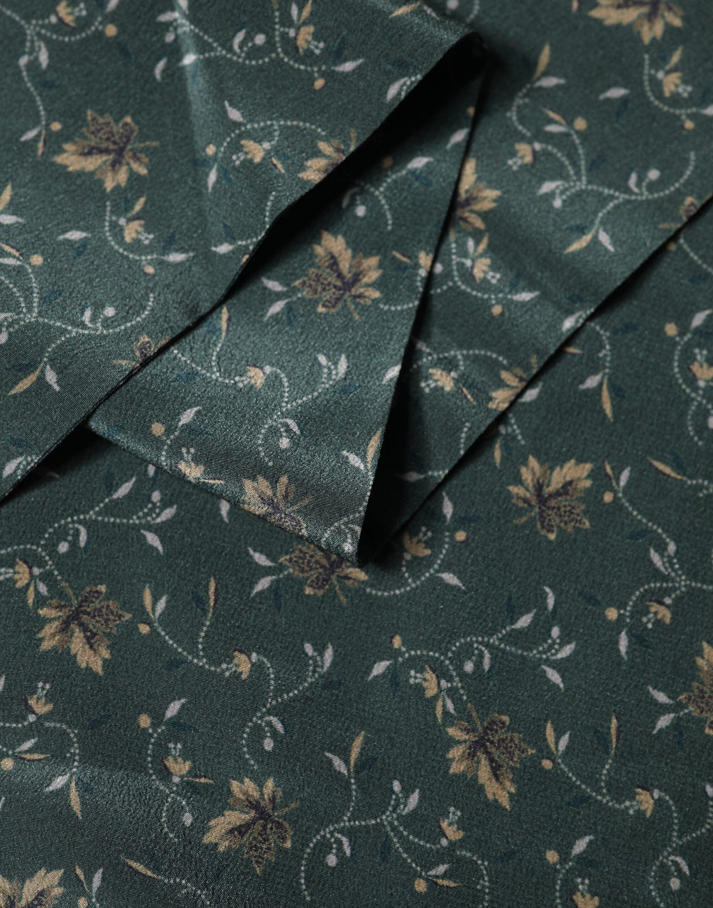 Green Silk Floral Pattern Fringed 135cm X 16cm  Scarf