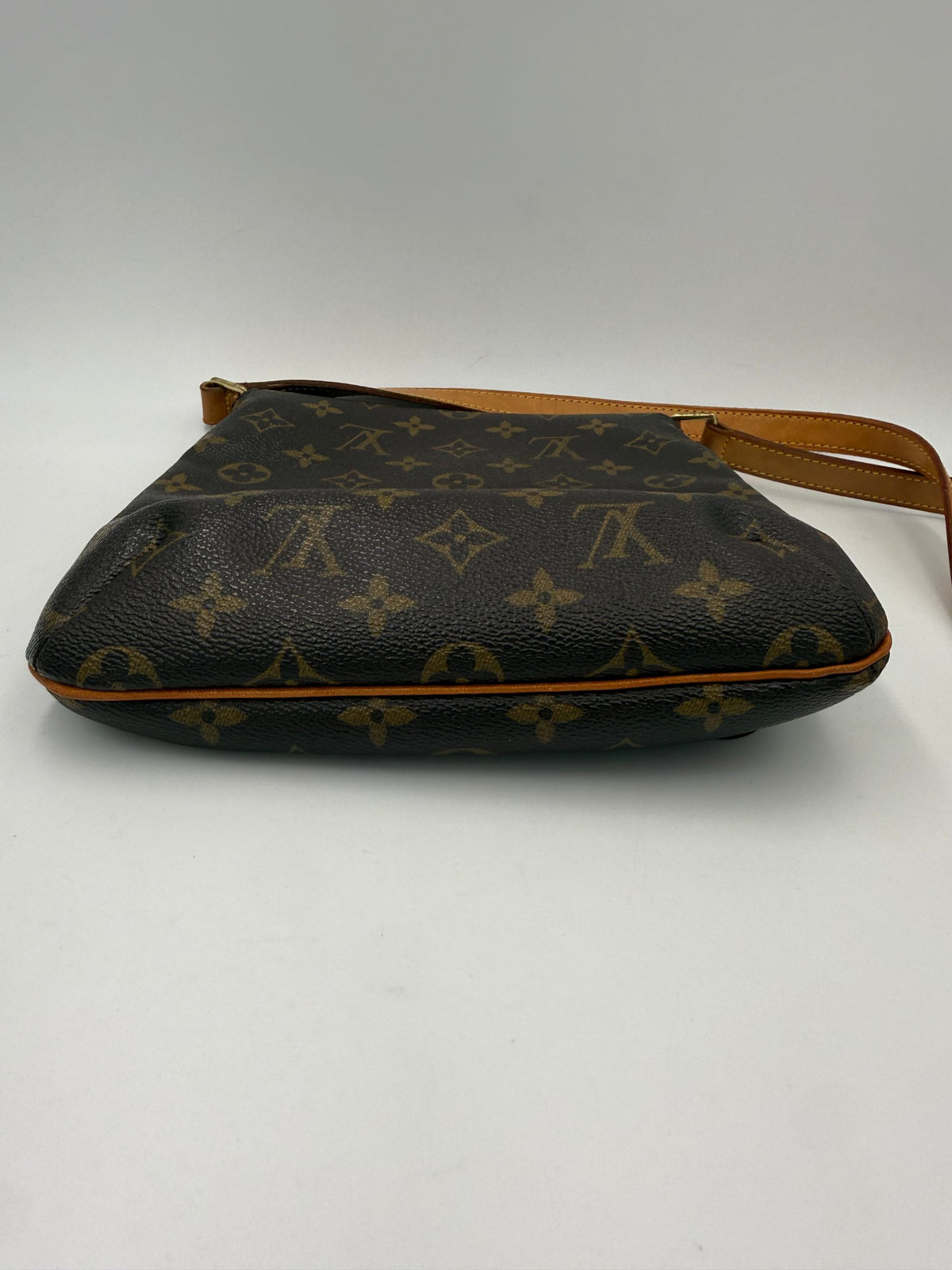 LOUIS VUITTON MUSETTE Monogram Handbag