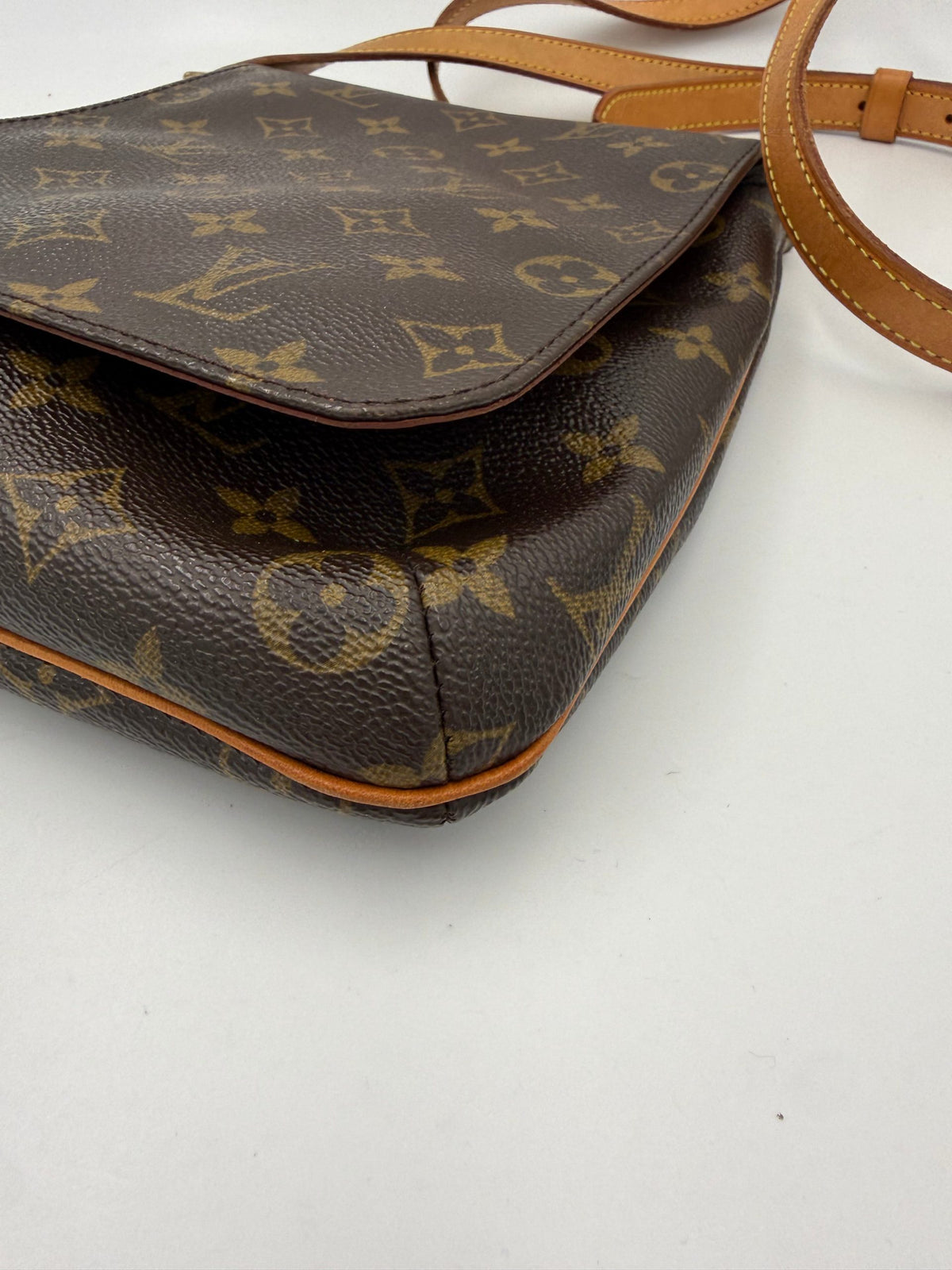 LOUIS VUITTON MUSETTE Monogram Handbag